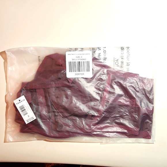 ❤️NWT VINTAGE TORRID BRA SATIN PLUNGE STRAPPY UNDERWIRE LIGHTLY LINED BRALETTE - Picture 3 of 8